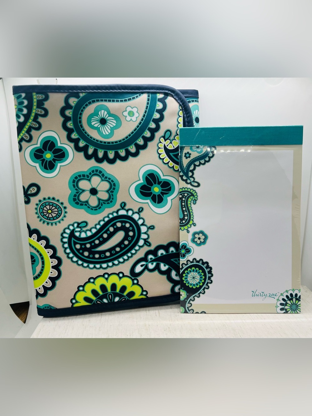 Thirty-One Fold It Up Organizer NEW Paisley Day Tablet Bible Holder Notepad